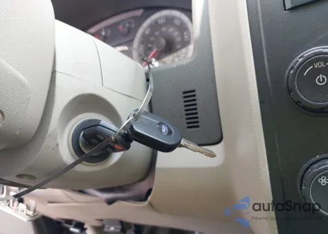 2009 Ford Escape Xls/Xls Manual z USA, uszkodzony, nr VIN 1FMCU02789KD14178